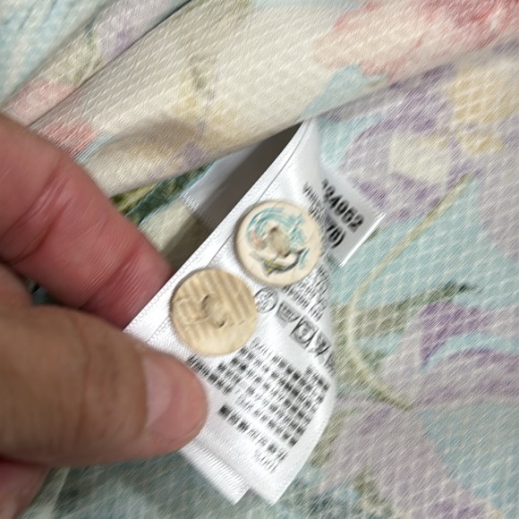 (P) Tommy Bahama Tropical Floral Men's Shirt
100% Silk, Size L, New - Picture 8 of 16